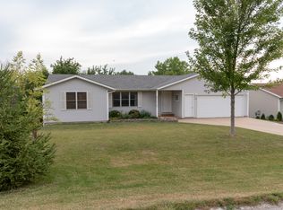 1718 Neil Dr, Pella, IA 50219