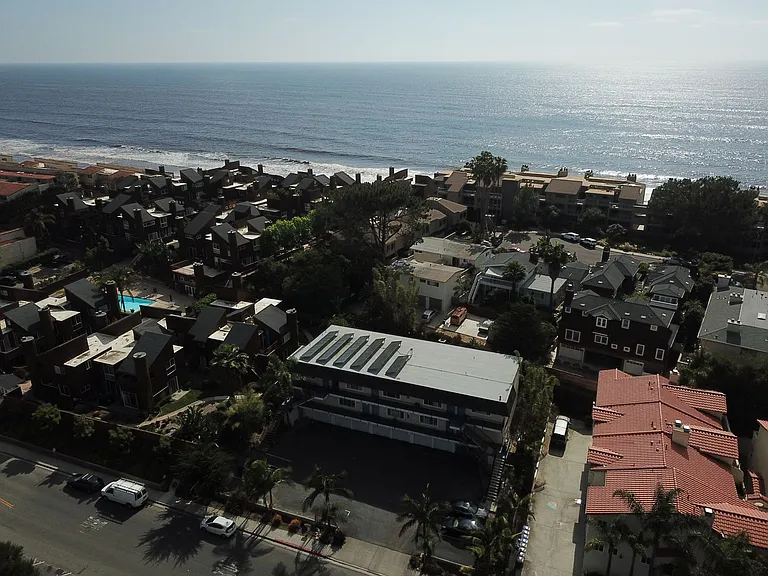 Sierra Seaside Flats $ 3295 ...1 Block To Beach....Top Floor Views — Photo 38