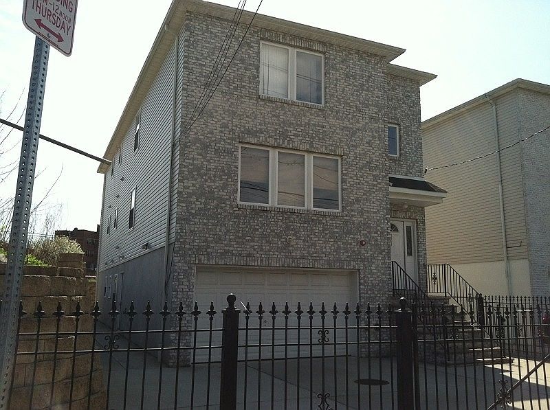 2nd image of 321 Lake St