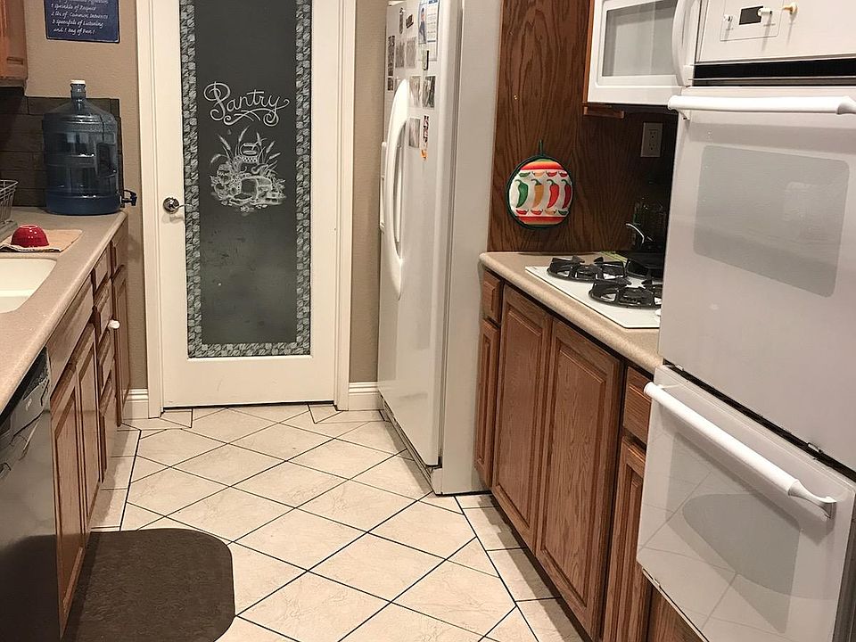 2nd image of 14747 Sabine Dr