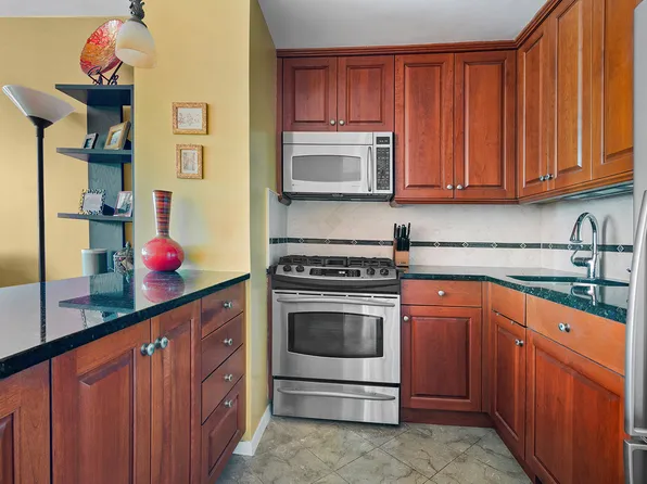 340 East 93rd Street 27K image 3 of 11