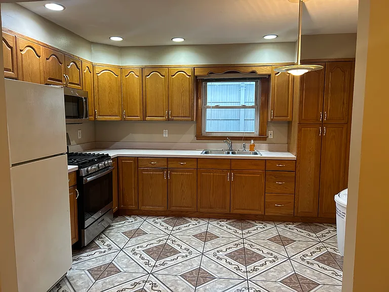 30 E 36th St #2 — Photo 8