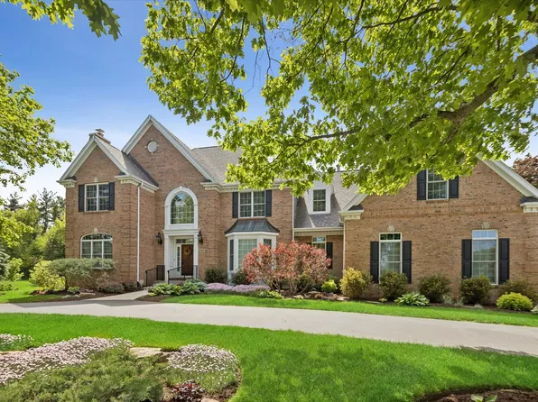 5606 Winding Rd, Crystal Lake, IL 60014
