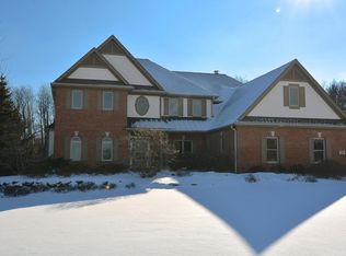 266 Steeple Pointe Cir, Delafield, WI 53018