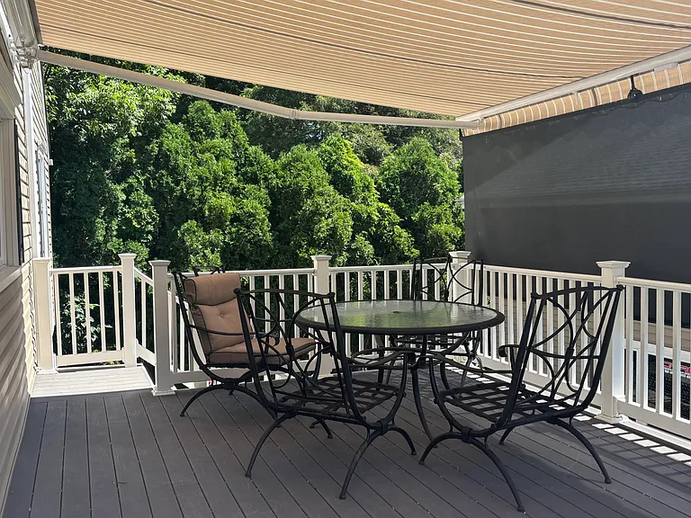 1464 Pleasant Valley Way — Photo 2
