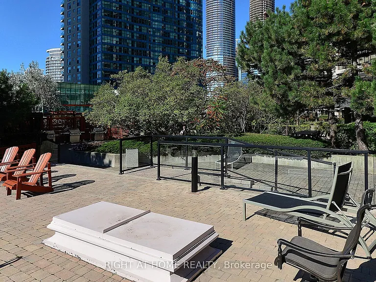65 Harbour Sq #1304 — Photo 38