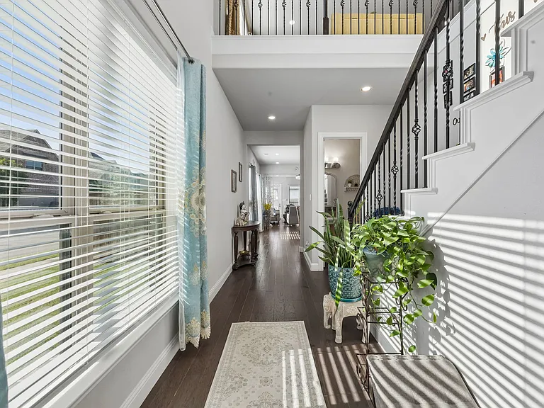 4500 El Paso Dr — Photo 3