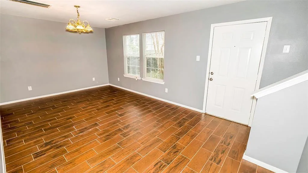 3 bed, 2.5 bath, 1392 sqft, $1,900 — Photo 4