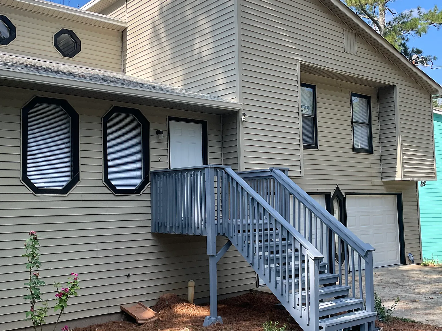 4 bed, 2200 sqft, $2,500 — Photo 2