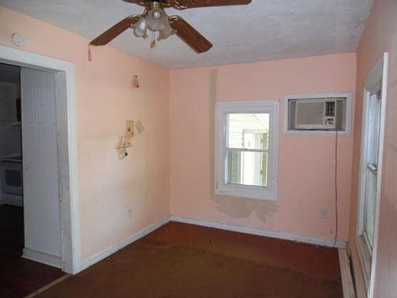 3rd image of 28 W Morton Ave
