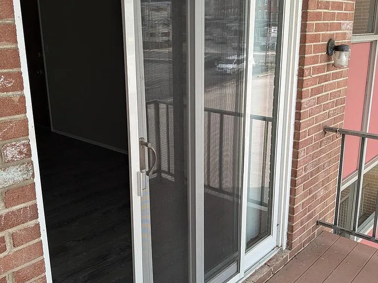 311 E 4th St #9 — Photo 7