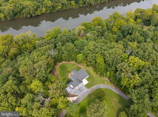 19 Red Bird Ln, Harpers Ferry, WV 25425