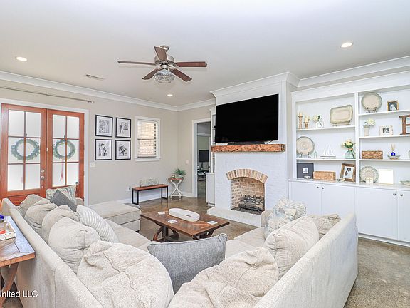 4th image of 405 Elen Ct