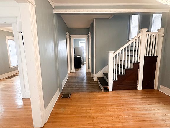 2nd image of 1606 Saint Paul St