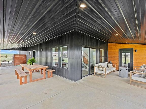 3rd image of 25594 Somerset Rd