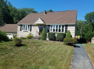 8 Leonard Dr, Pelham, NH 03076