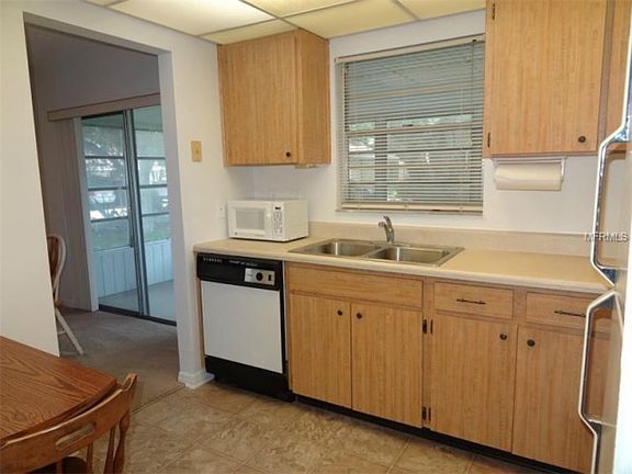 3rd image of 414 Gloucester Blvd #38