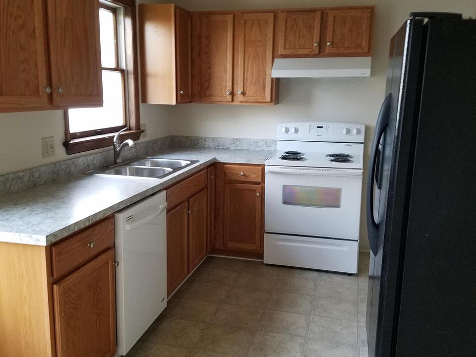 2nd image of 647 E Main St