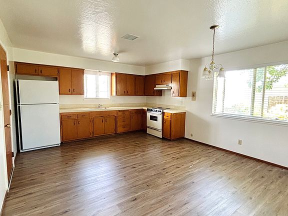 4th image of 1347 Palomar Cir #1