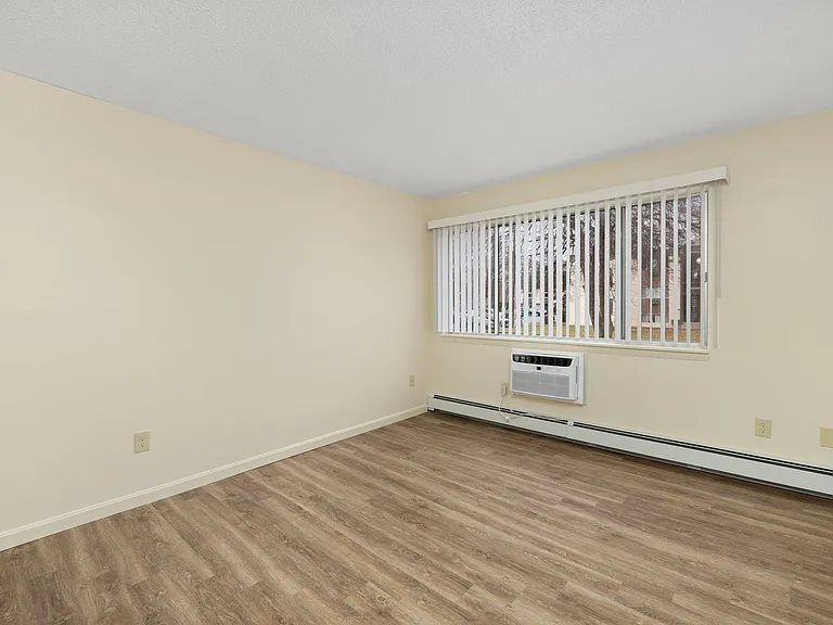 East Bay Apartments — Photo 51