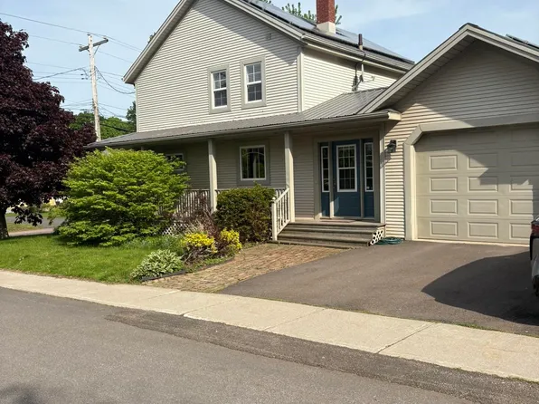 133 Spring Park Rd, Charlottetown, PE C1A 3Y7