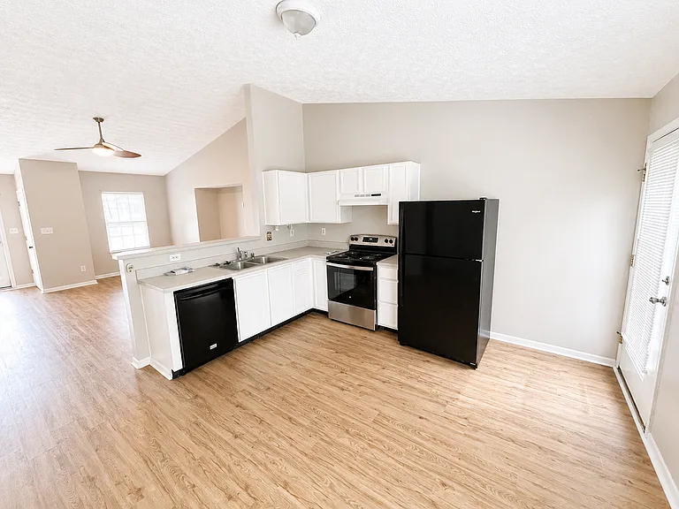6411 Hunters Creek Blvd — Photo 3