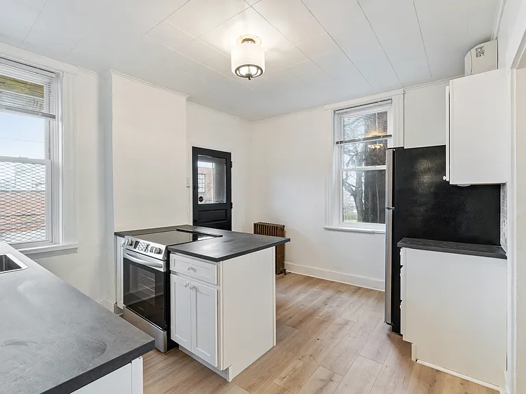 553 E 9th Ave #2 — Photo 11