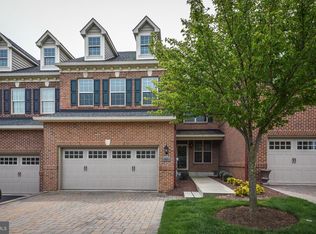 104 Saint James Dr, Langhorne, PA 19047