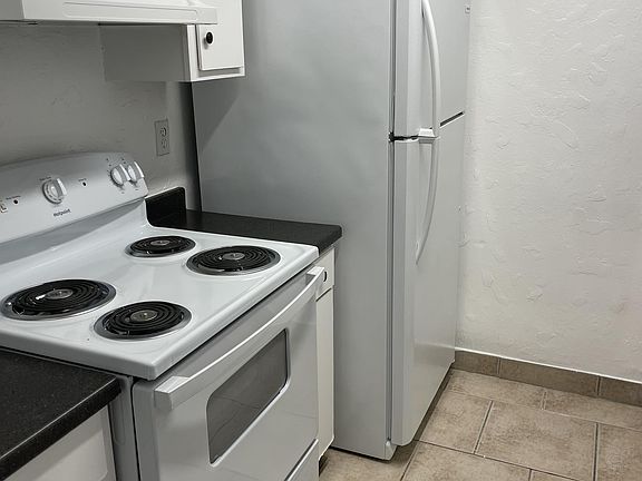 4th image of 321 Clifton Ave #211