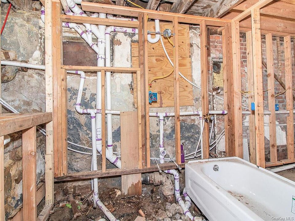 162 Oak St, Yonkers, NY 10701 Zillow