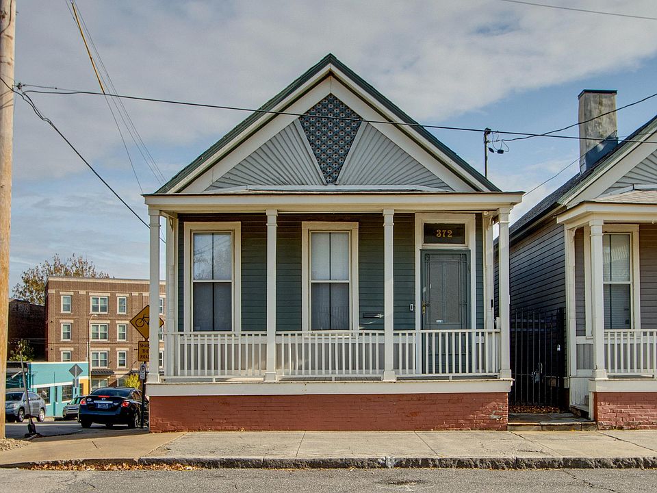 1st image of 372 Mulberry St