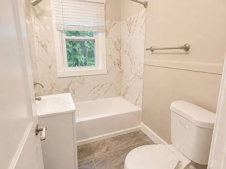 748-758 Shady Dr E — Photo 12
