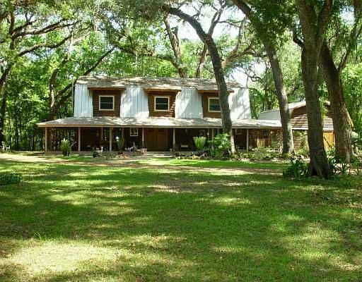 Set Among Giant Oaks