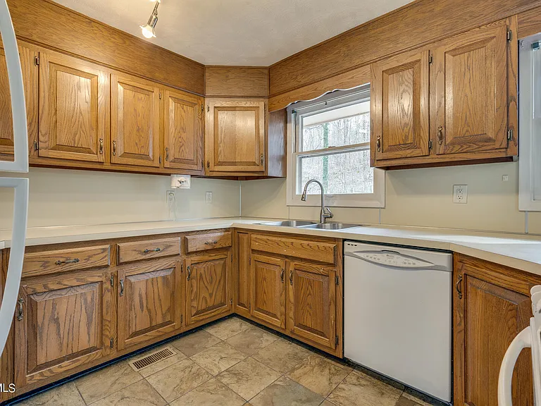 4637 Woodcliff Dr — Photo 8