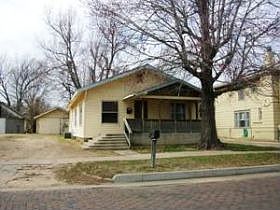 1st image of 913 N 1st St