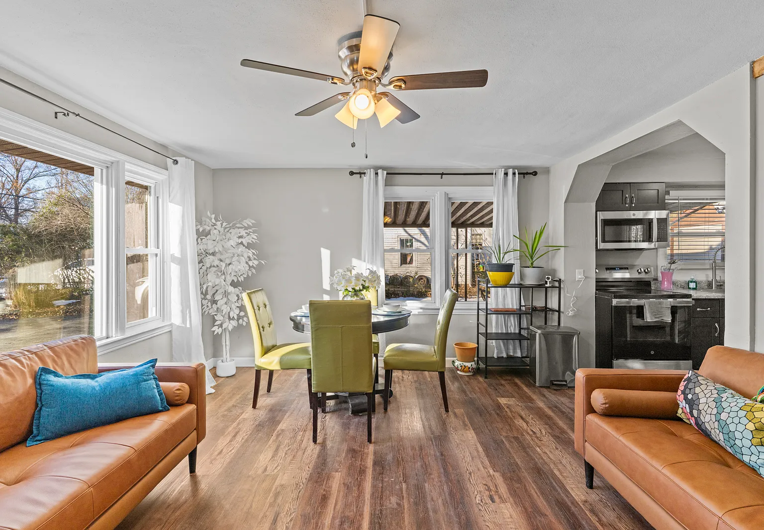 3 bed, 1400 sqft, $3,800 — Photo 1