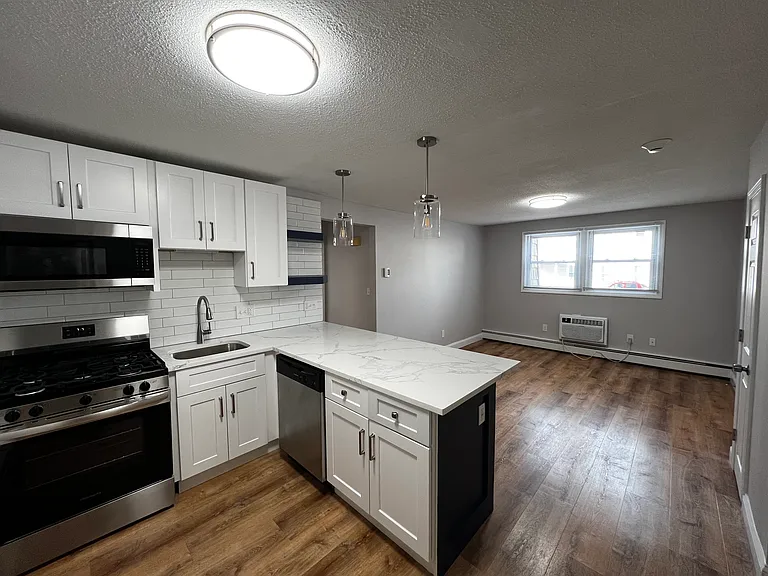 124 Vernon St — Photo 10