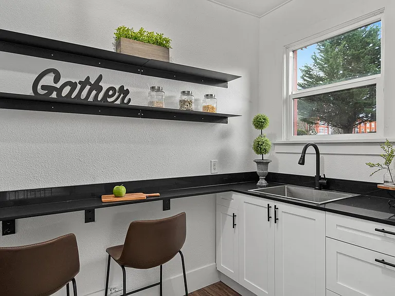 Madrona Apartments — Photo 5