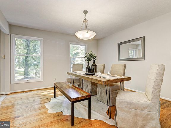 5th image of 9022 Scotch Pine Ct