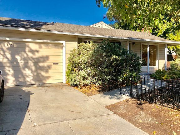 3rd image of 1007 Henderson Ave