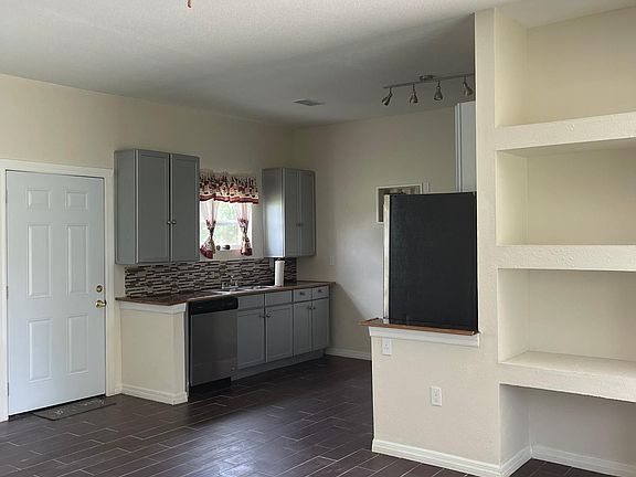 2nd image of 470 D St #D