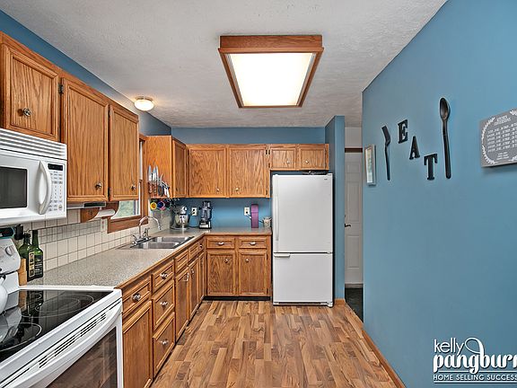 2nd image of 6714 S Evergreen Dr