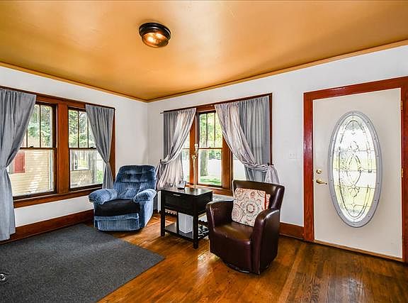 4th image of 16044 Louis Ave