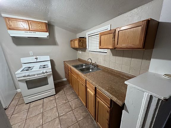 3rd image of 283 W Pinedale Ave