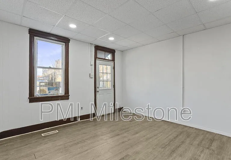 218 N College St — Photo 6
