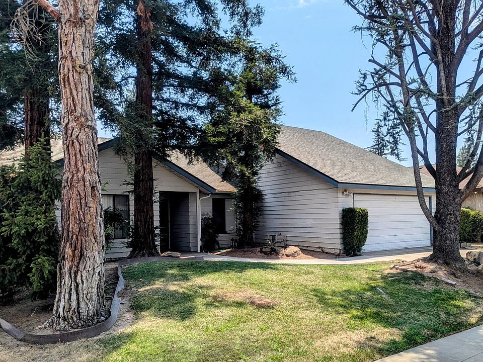 Great neighborhood, feels like you're in the mountains with those Redwood trees!