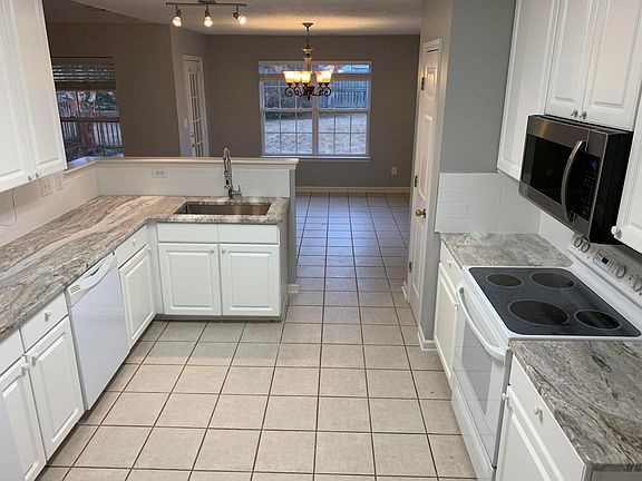 3rd image of 224 Park Stone Dr