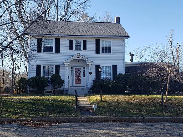 52 Newell Ave — Photo 2