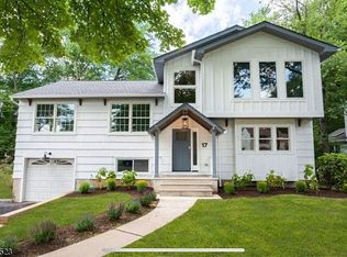 17 Fieldstone Dr, Livingston, NJ 07039