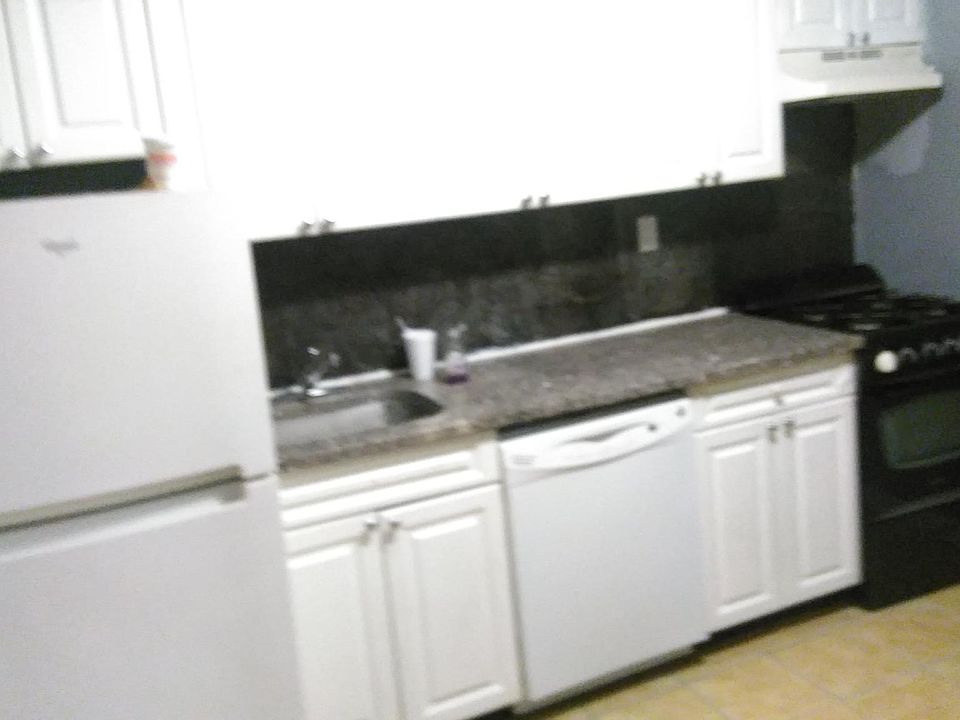 1st image of 228 Sommerville Pl #2